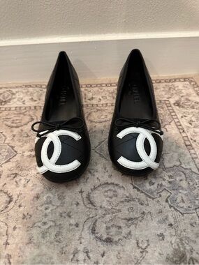 CHANEL Black Leather Quilted Ballet Flats with White CC Emblem